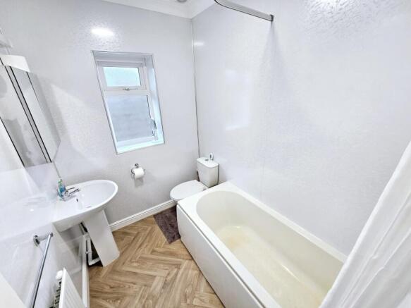 2 bed Flat for sale Image 9