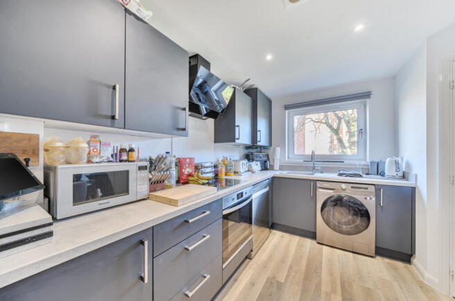 1407153-9-6983586...