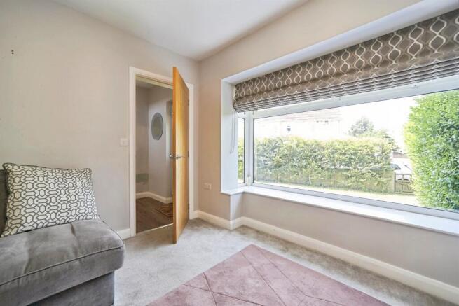 5 bed Semi-Detached for sale Image 8