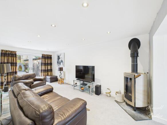 CAM01995G0-PR0401-STILL011