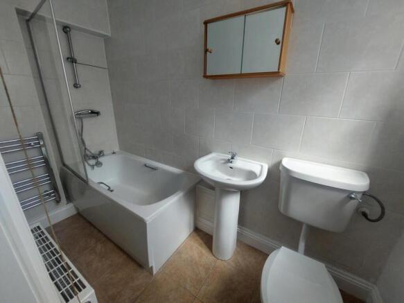2 bed Terraced to rent Image 8