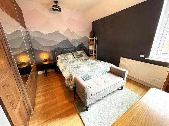 3 bed Terraced for sale Image 11