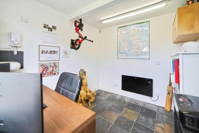 3 bed Semi-Detached for sale Image 10