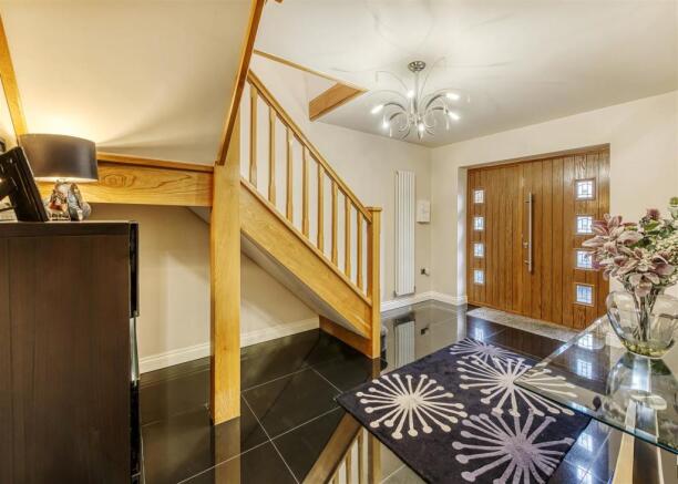 58 Birches Road-hall.jpg