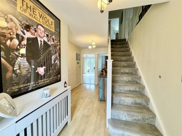 5 bed Detached for sale Image 7