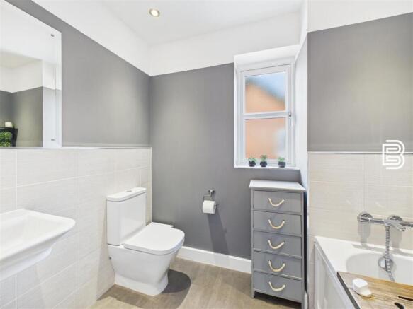 Bathroom (1).jpg