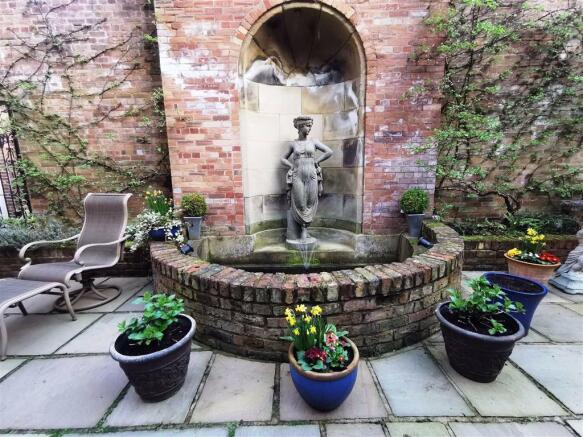 GARDEN FOUNTAIN