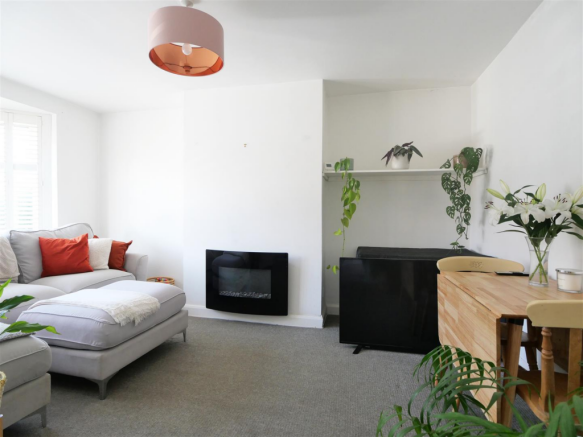 3 bed Semi-Detached for sale Image 4
