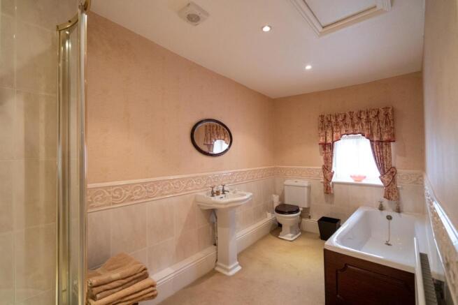En Suite Bathroom