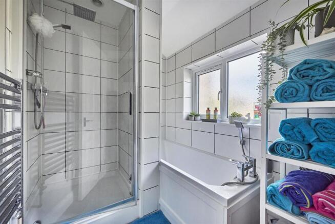 Luxury Bath/Shower Room