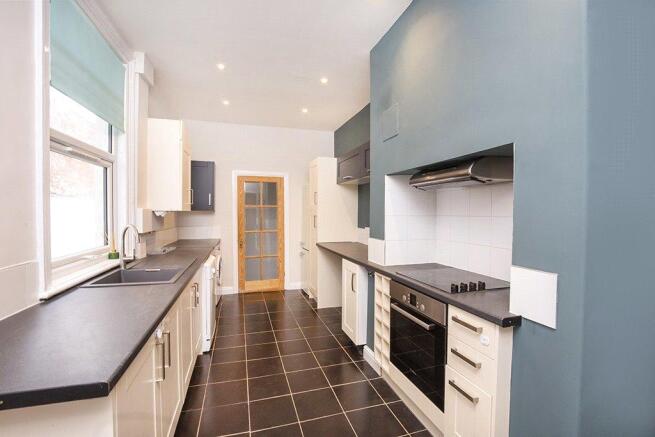4 bed Terraced to rent Image 4