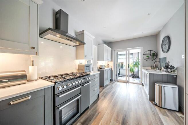 4 bed Bungalow for sale Image 3