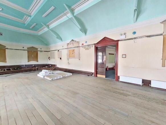 Semi-Detached for sale Image 4