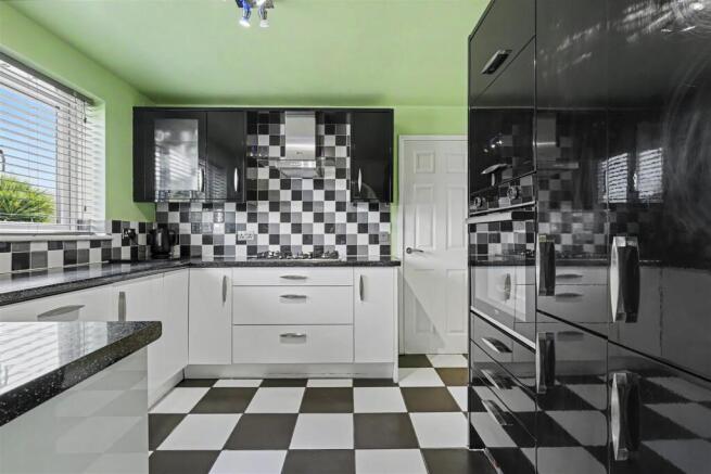 Kitchen 1_2.jpeg