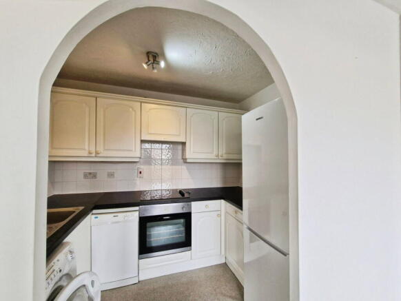 3 bed Apartment for sale Image 8