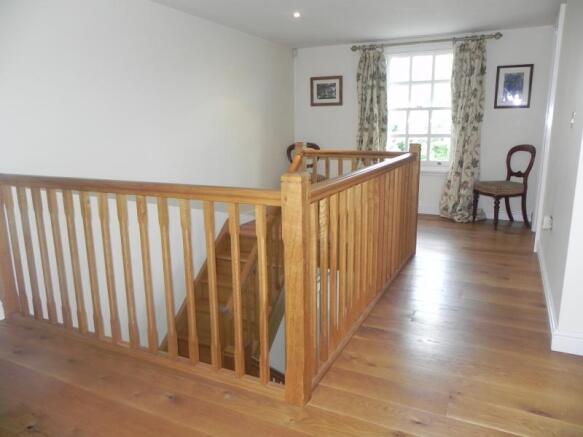 https://s3-eu-west-1.amazonaws.com/propertylab/allanmorris/property-images/standard/3742_Messuage House - Landing.JPG