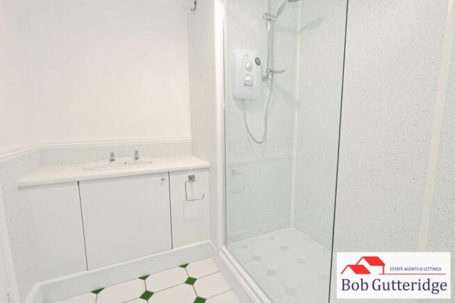 MODERN SHOWER ROOM