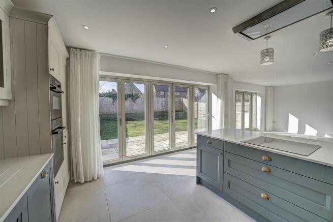 4 Benfield Close Photos-5.jpg