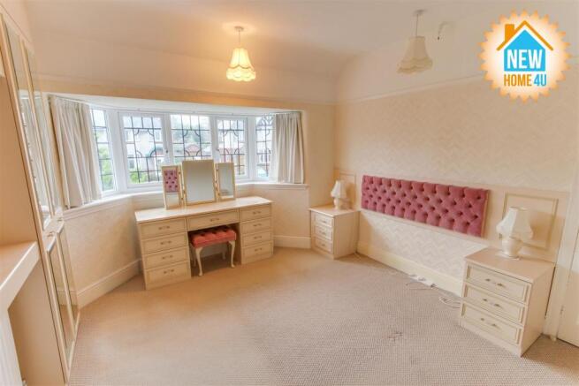 PRINCIPLE BEDROOM: