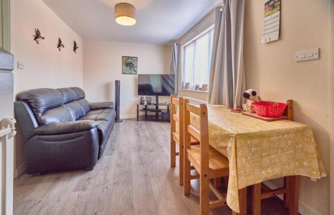 Lounge/Dining room to front