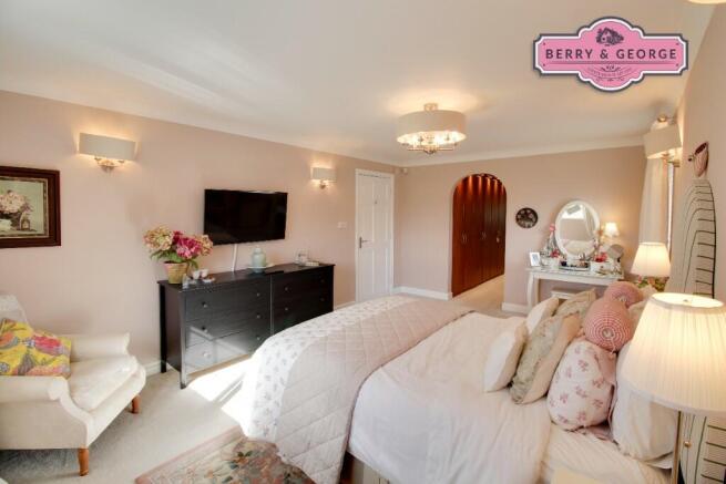 MAIN BEDROOM