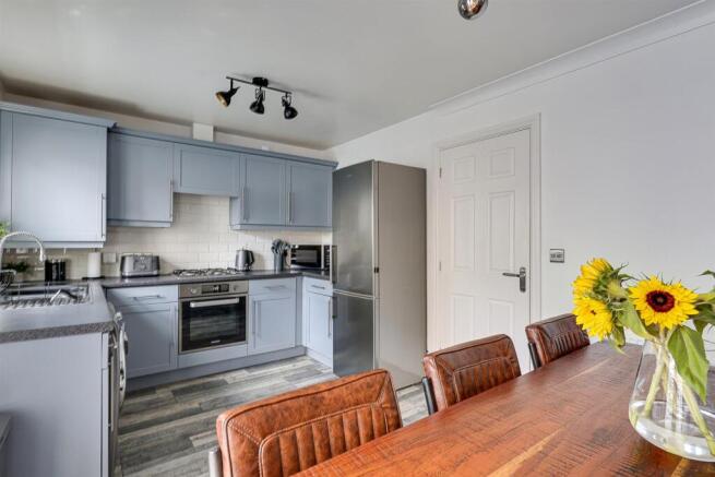 3 bed Semi-Detached for sale Image 4