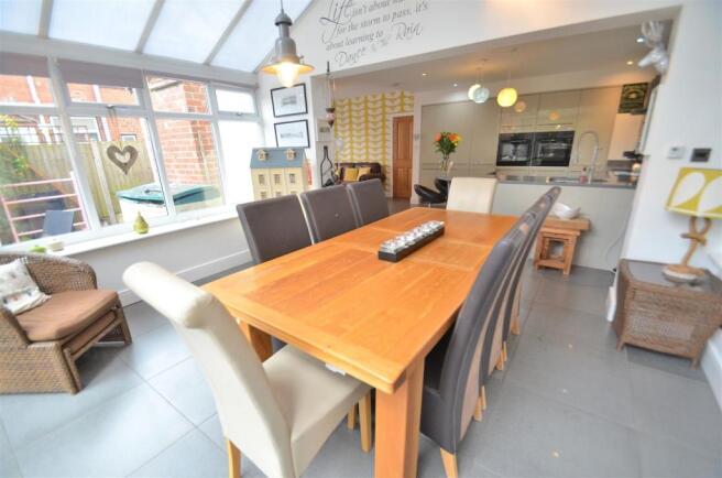 Open Plan Living/Dining Kitchen