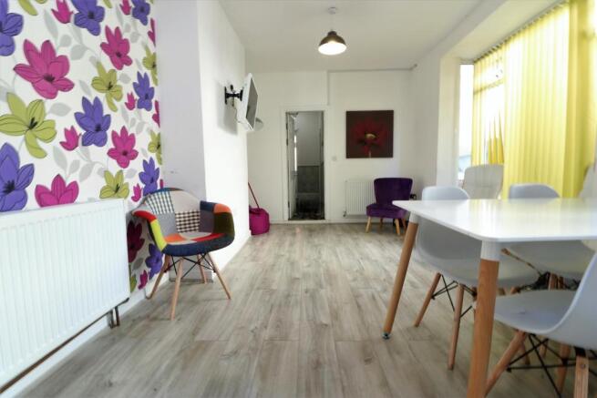 Lounge 2.jpg