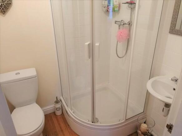 EN SUITE SHOWER T...