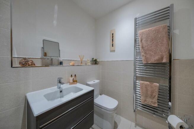 Apt 4 11 Grange Close-022.JPG