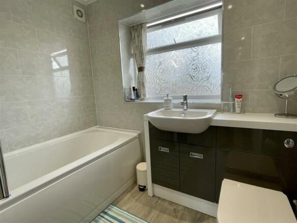 En-Suite Bathroom