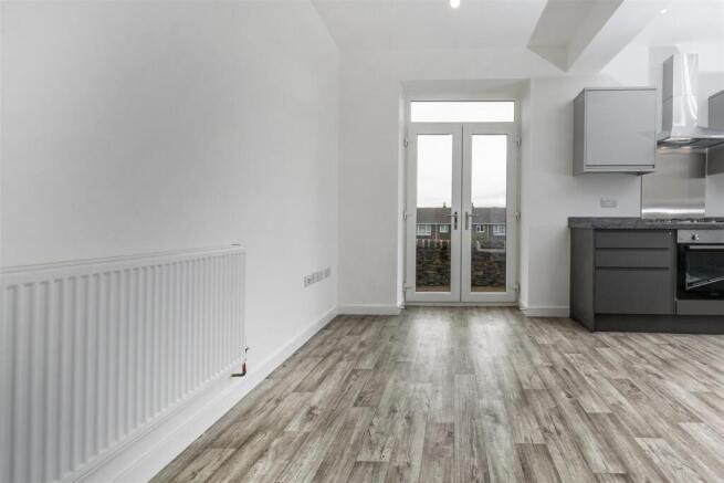 2 bed End of Terrace to rent Image 10
