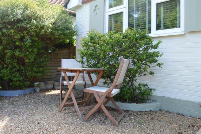 FRONT GARDEN