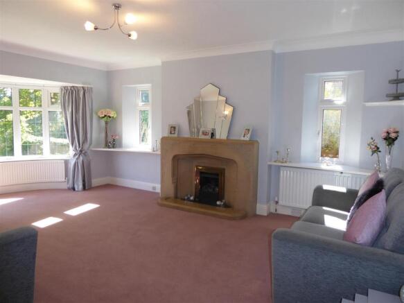 SITTING ROOM (FRONT)