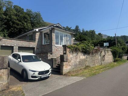 Long Row, Menstrie