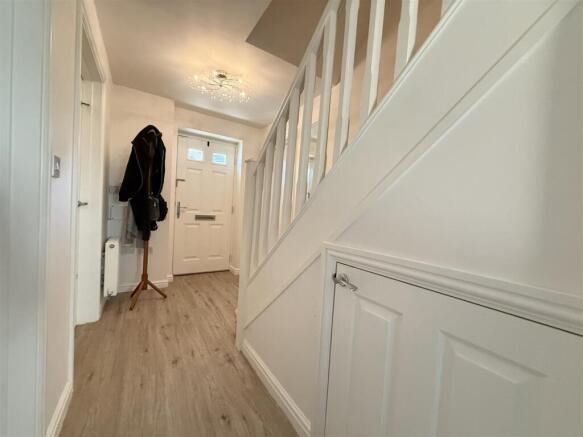 4 bed Detached for sale Image 5