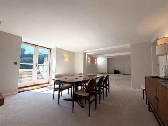 6 bed Semi-Detached to rent Image 6