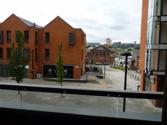 2 bed Apartment to rent Image 6