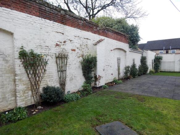 Shared Courtyard Gar