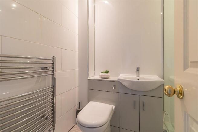 Hudson Close 8-Shower Room B.jpg