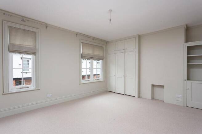 4 bed Town House for sale Image 8