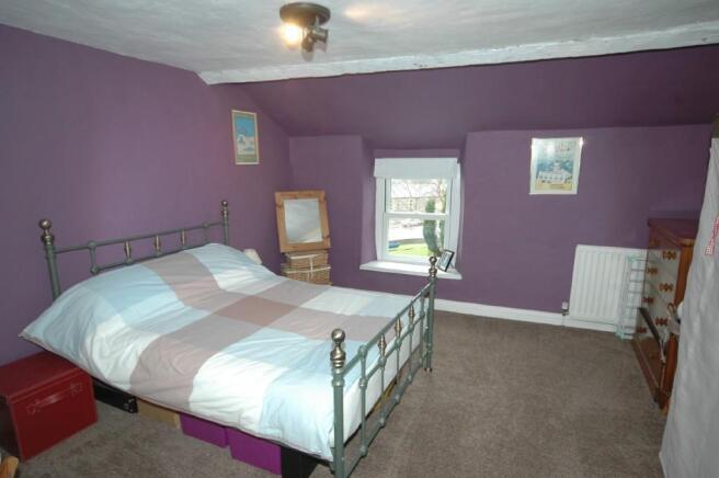 BEDROOM 2