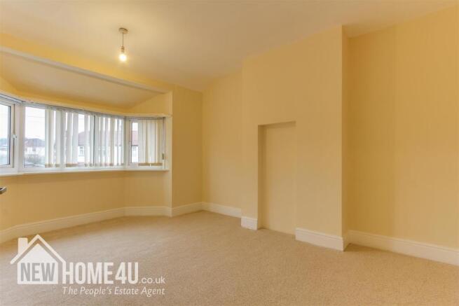 MASTER BEDROOM: