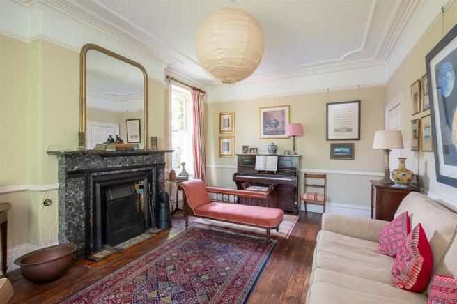 6 bed Semi-Detached for sale Image 5