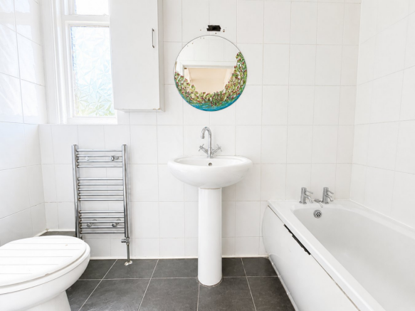 3 bed Terraced for sale Image 6