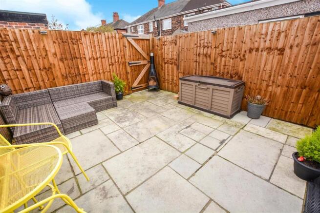 ENCLOSED REAR GARDEN