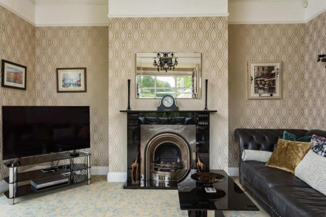 6 bed Detached for sale Image 9