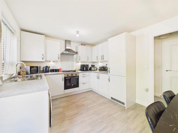 3 bed Semi-Detached for sale Image 5