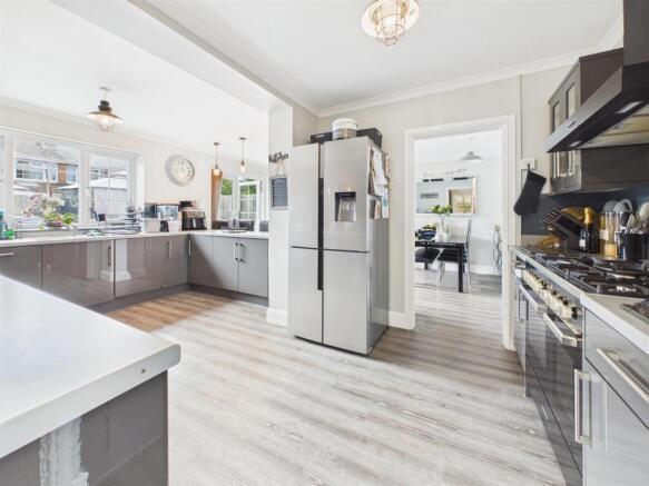 CAM05510G0-PR0240-STILL007.jpg