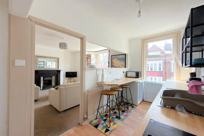 2 bed Flat for sale Image 6